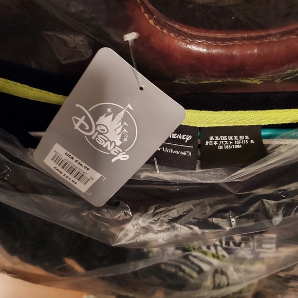 EPIC HAUNTED MANSION MADAME LEOTA  SpOOky Black Top with the "MADAME" XL Disney - Picture 6 of 8